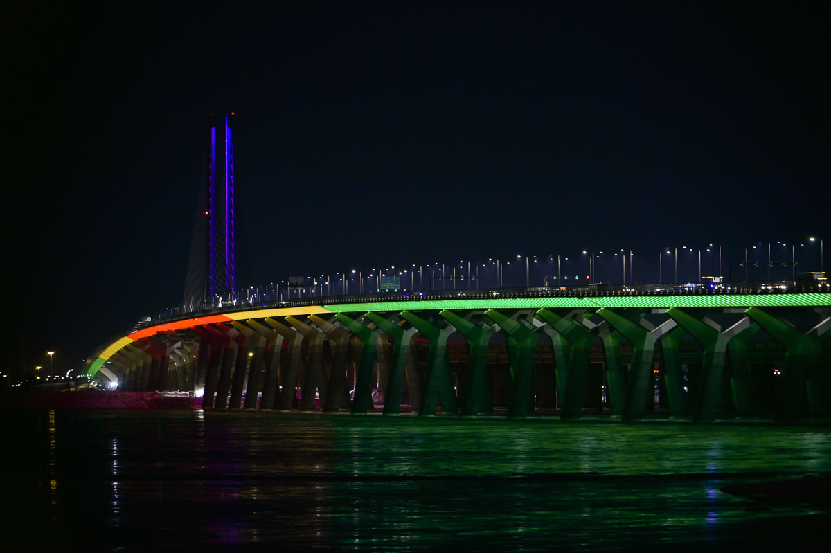 Illumination du pont Samuel-De Champlain pour le Mois de l’histoire des Noirs, le 2 février 2021