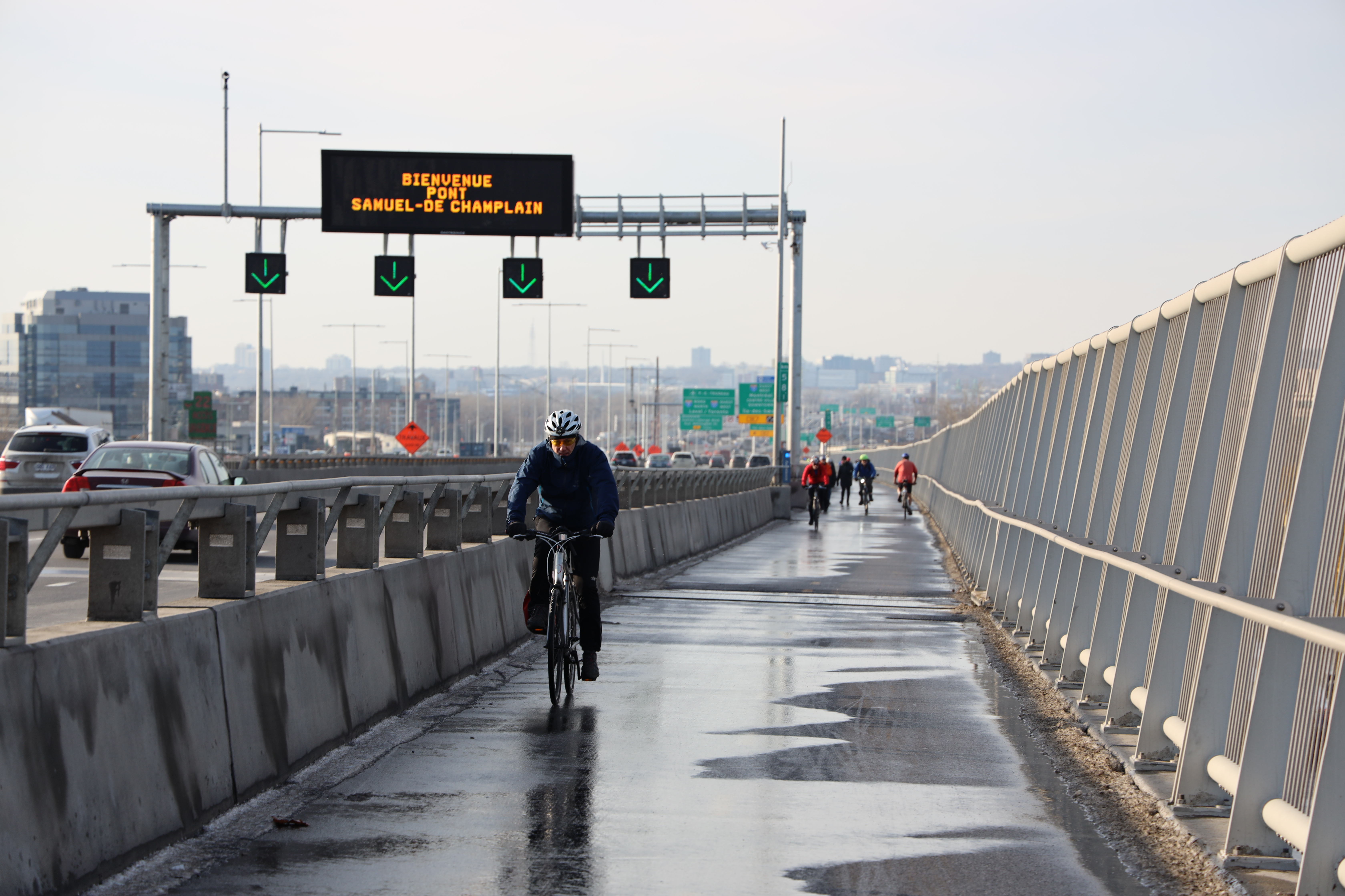 Cyclists and pedestrians during the inauguration of the multi-use path.